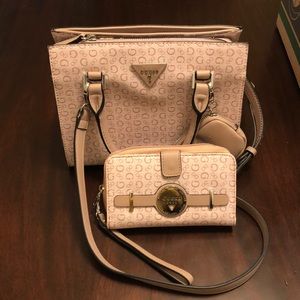 Matching Guess Purse👜 & Wristlet 👛